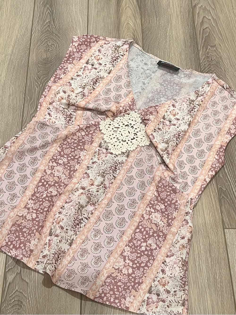 Vintage Y2K Pink Patchwork Floral V-Neck Top